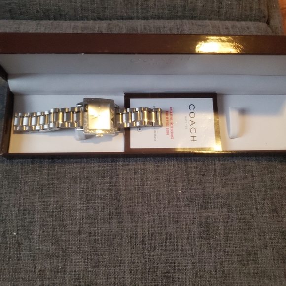 Coach Watch - Picture 3 of 4